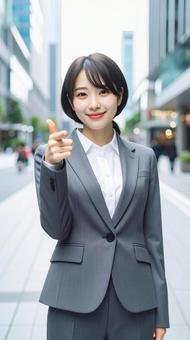 指をさす女性 指をさす女性の写真