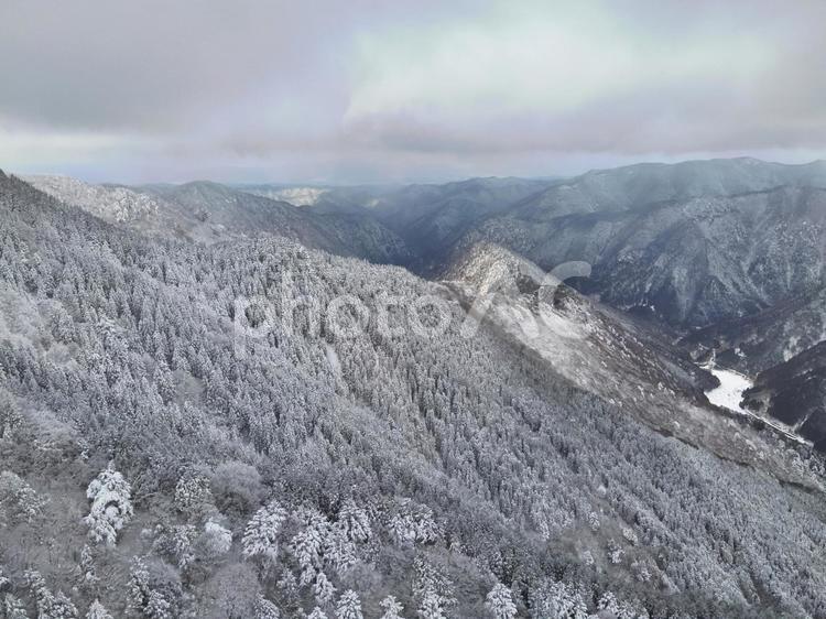 冬の奈良県みたらい渓谷 冬,山,雪景色の写真素材