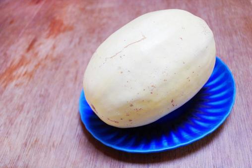 青い皿の上のそうめんカボチャ そうめんカボチャ,野菜,南瓜の写真素材