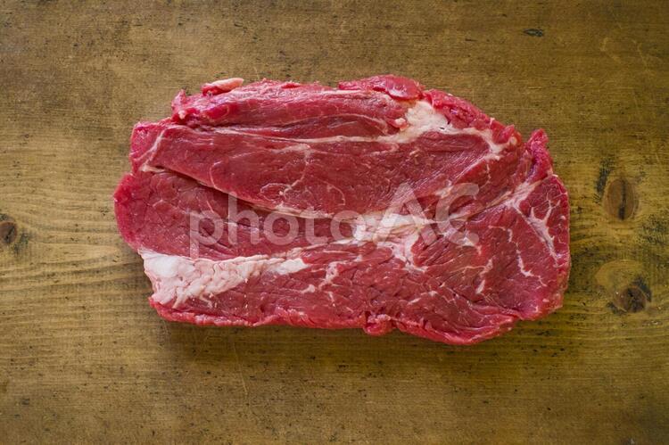 ステーキ用の肉_俯瞰 牛肉,ステーキ用,ステーキの写真素材