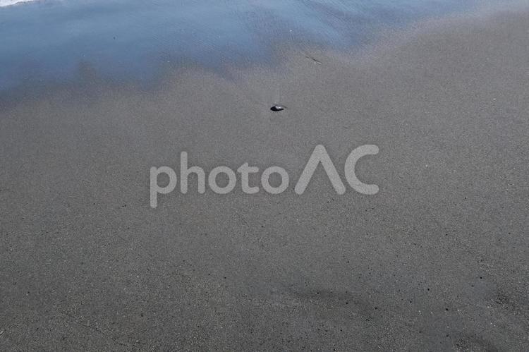 波打ち際の砂の模様・イメージ素材 波打ち際,波,砂の写真素材