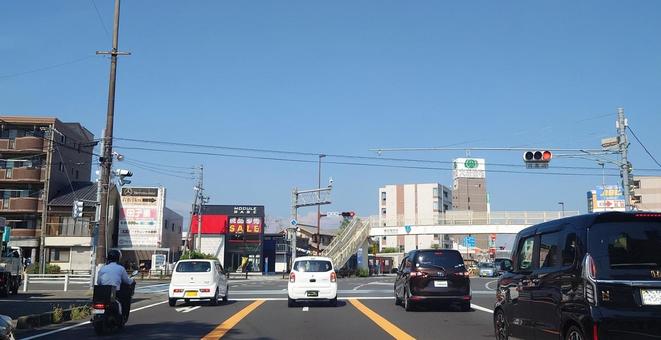 三車線道路の交差点風景 三車線道路の交差点風景 交差点,街角,車線の写真素材