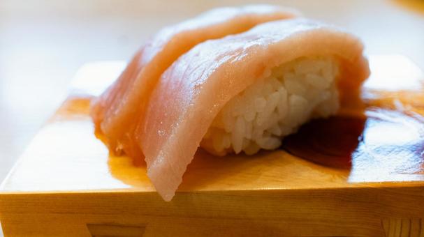 ビンチョウマグロのにぎり寿司 ビンチョウマグロのにぎり寿司 ビンチョウマグロ,にぎり寿司,寿司の写真素材