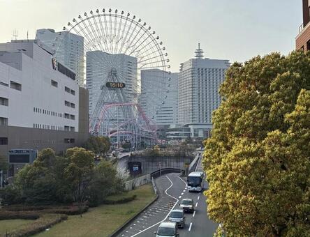 みなとみらいの観覧車と都会の風景 みなとみらい,横浜,神奈川県の写真素材