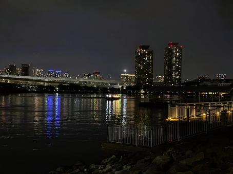 夜のお台場から見た景色 東京湾と摩天楼 夜のお台場から見た景色 東京湾と摩天楼 海,りんかい線,東京の写真素材