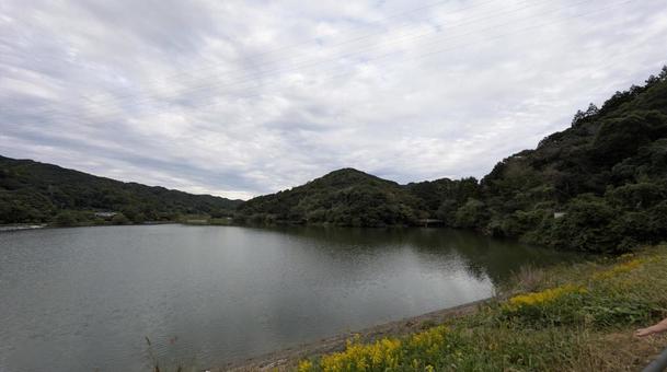 曇り空の下、静かな掛川のダム湖 掛川,ダム,湖の写真素材