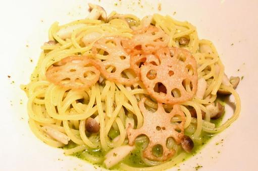 蓮根のジェノベーゼパスタ 蓮根のジェノベーゼパスタ ジェノベーゼパスタ,ジェノベーゼ,パスタの写真素材