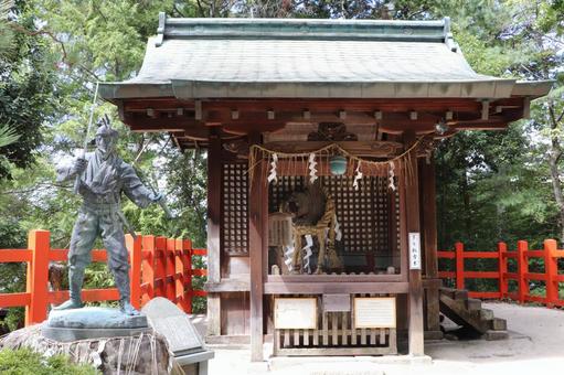 八大神社 宮本武蔵像・下り松古木 八大神社 宮本武蔵像・下り松古木 八大神社,宮本武蔵像,下り松古木の写真素材