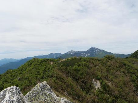 地蔵ヶ岳から望む白根三山 地蔵ヶ岳から望む白根三山 お地蔵さん,鳳凰三山,オベリスクの写真素材