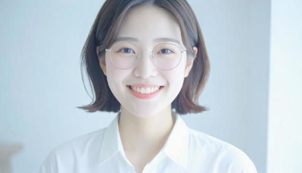 清潔感のあるカメラ目線の女性の写真