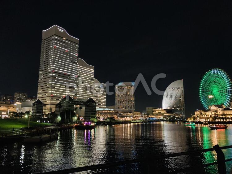 夜のみなとみらい 都市,都市の風景,ビルの写真素材