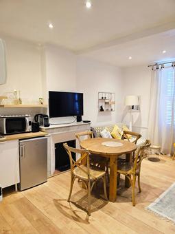 オシャレなダイニングキッチン ダイニング,キッチン,室内の写真素材