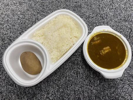 カレー テイクアウト ジャガイモ カレー テイクアウト ジャガイモの写真