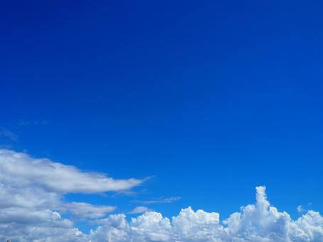 夏の空・もくもくの入道雲 夏の空・もくもくの入道雲 夏,入道雲,青空の写真素材