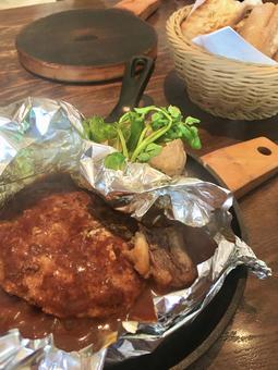 包み焼きハンバーグ 包み焼きハンバーグの写真