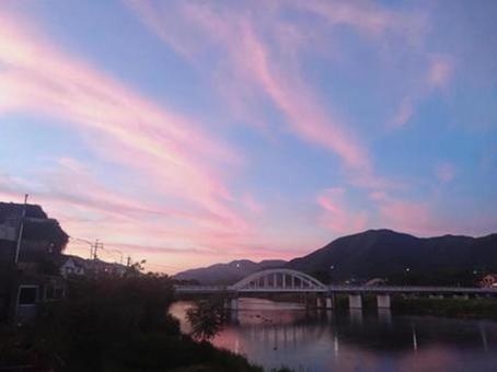 茜色に染まる日本の夕焼け 茜色に染まる日本の夕焼けの写真