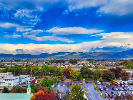 秋の湯沢町と日光国立公園 街並,湯沢町,山の写真素材