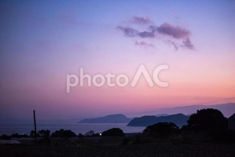 ＜五島の風景＞マジックアワーの五島灘 夜明け,早朝,マジックアワーの写真素材