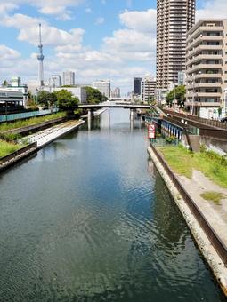 クローバー橋から見るスカイツリー・江東区 クローバー橋から見るスカイツリー・江東区 初秋,小名木川,クローバー橋の写真素材