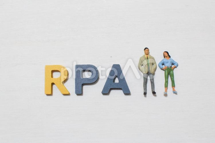 RPAの文字とビジネスマン③ rpa,ロボティックプロセスオートメー,自動化の写真素材
