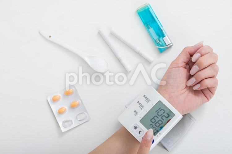生活習慣病イメージ　 家庭用血圧計,血圧計,高血圧の写真素材