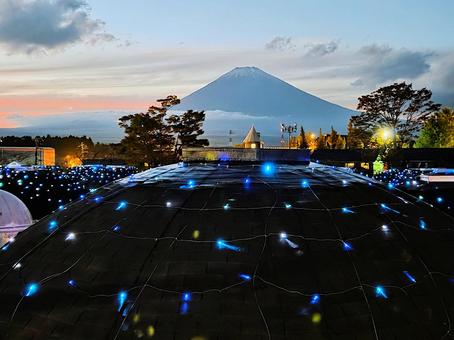 富士山とイルミネーション（携帯撮影写真） イルミネーション,富士山,夜景の写真素材