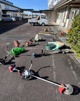 草刈り作業 草刈り機,農機具,農作業の写真素材