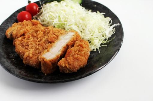 サクサクのとんかつ盛り合わせ サクサクのとんかつ盛り合わせ とんかつ,揚げ物,黒い皿の写真素材