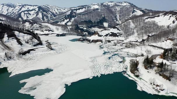 破間川ダム 雪流れの絶景　新潟県　魚沼 雪流れ,破間川ダム,魚沼の写真素材