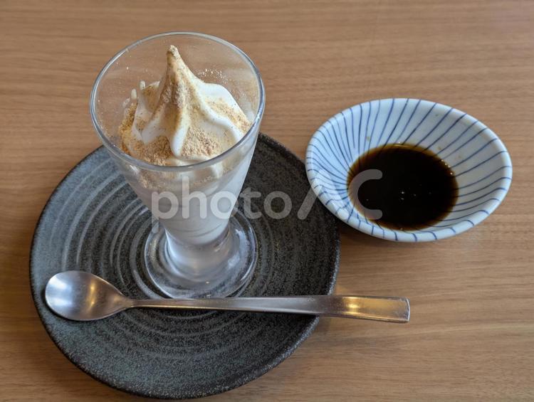 川崎市宮前区有馬の黒蜜きなこソフト 夢庵川崎有馬店,すかいらーく系,ファミリーレストランの写真素材