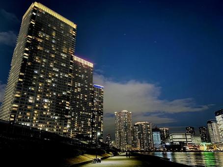高層ビル街の夜景2_暖かい 高層ビル街の夜景2_暖かい 都会の景色,夜景,東京の写真素材