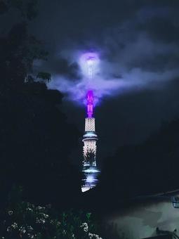 Tokyo Skytree floating in the dark, JPG