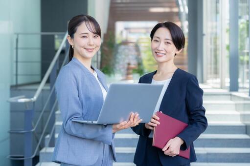 オフィスで仕事をするビジネスウーマン ビジネス,会議,ビジネスウーマンの写真素材