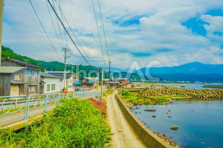 沿岸の小道のイメージ 青空,雲,家の写真素材
