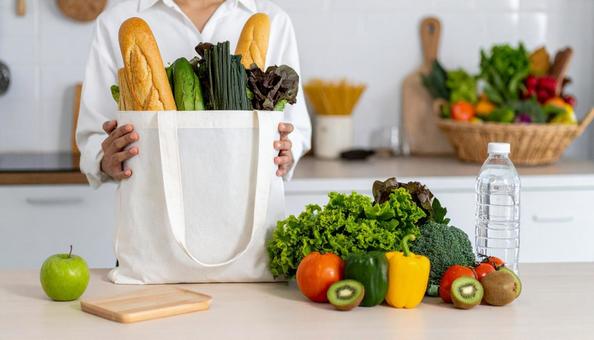 マイバッグでお買い物イメージの写真