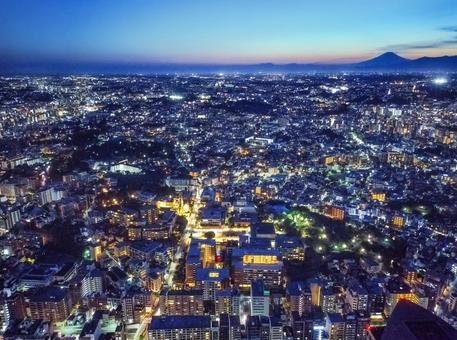 横浜ランドマークタワーから　富士山の夕景 横浜ランドマークタワー,富士山,シルエットの写真素材