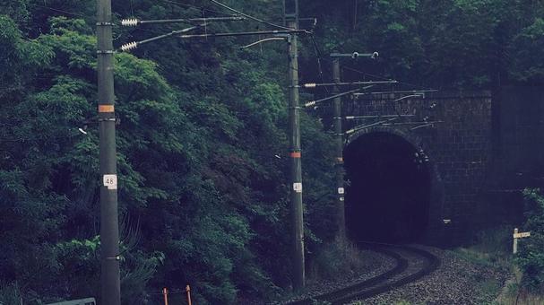 A terrifying tunnel where spooky rumors never cease, JPG A terrifying tunnel where spooky rumors never cease, JPG