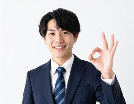 OK!のサインをする男性 OK!のサインをする男性の写真
