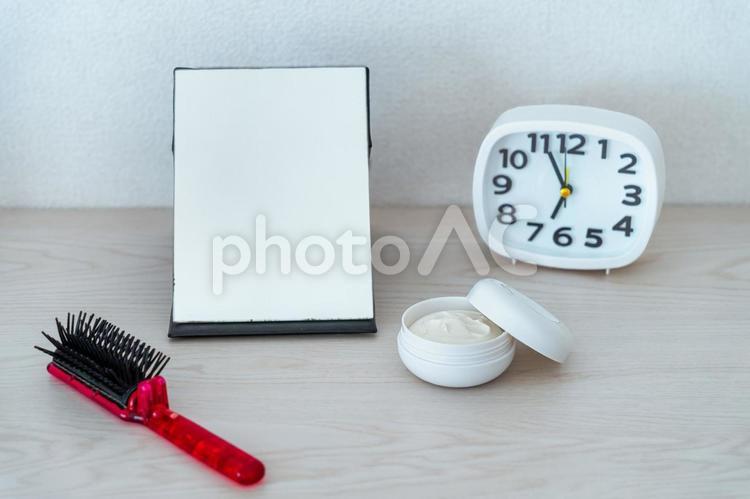 朝のヘアセットイメージ ブラシ,ヘアアレンジ,ロールブラシの写真素材