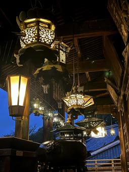 二月堂の美しい灯篭 二月堂の美しい灯篭 奈良,東大寺,二月堂の写真素材