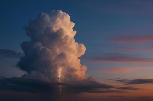 入道雲と遠くの雷光 入道雲と遠くの雷光の写真