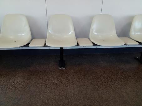 駅のホームのベンチ 駅,ホーム,ベンチの写真素材