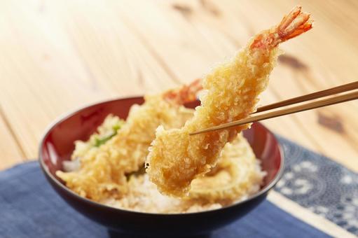 天丼(エビ、かぼちゃ、しいたけ、大葉) 天丼(エビ、かぼちゃ、しいたけ、大葉)の写真