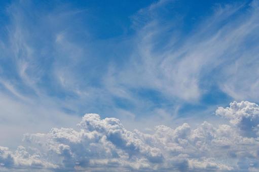 真夏の青空と白い雲 真夏の青空と白い雲の写真