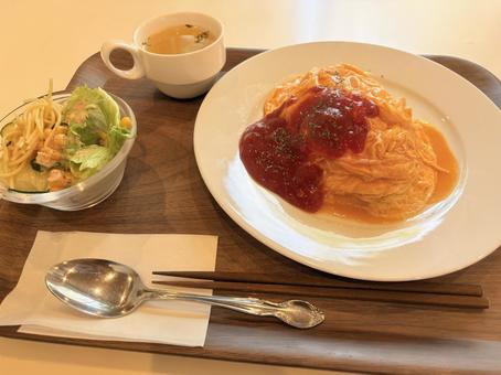 ふわとろオムライスの幸せランチ ふわとろオムライスの幸せランチ オムライス,ランチタイム,ふわとろ卵の写真素材