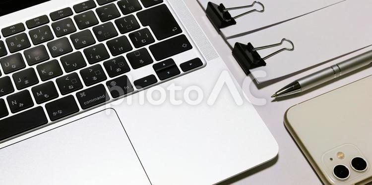 ビジネスイメージ　書類作成　モノトーン ビジネスイメージ,モノトーン,モノクロームの写真素材