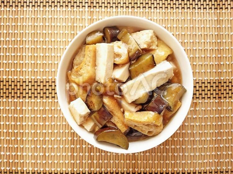 茄子と豆腐のとろみ煮　上から見た画 茄子,豆腐,油揚げの写真素材