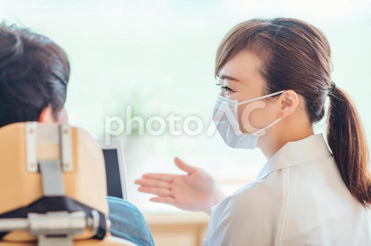 歯科衛生士と男性患者 看護師,ナース,看護婦の写真素材