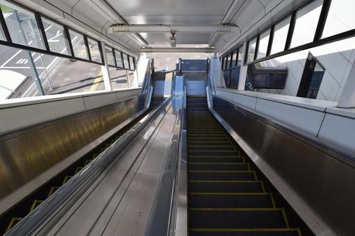 エスカレーター 鉄道駅構内 駅のエスカレーター,エスカレーター,駅の写真素材