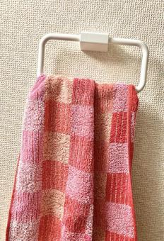 Towel in the washroom, banheiro, toalheiro, plaid, JPG